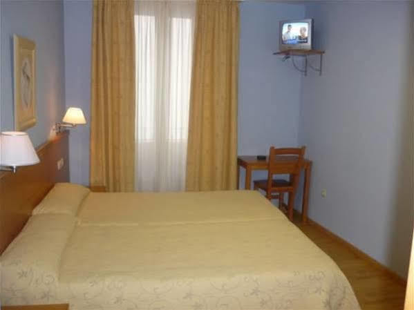 Hotel Castilla Cáceres Exterior photo