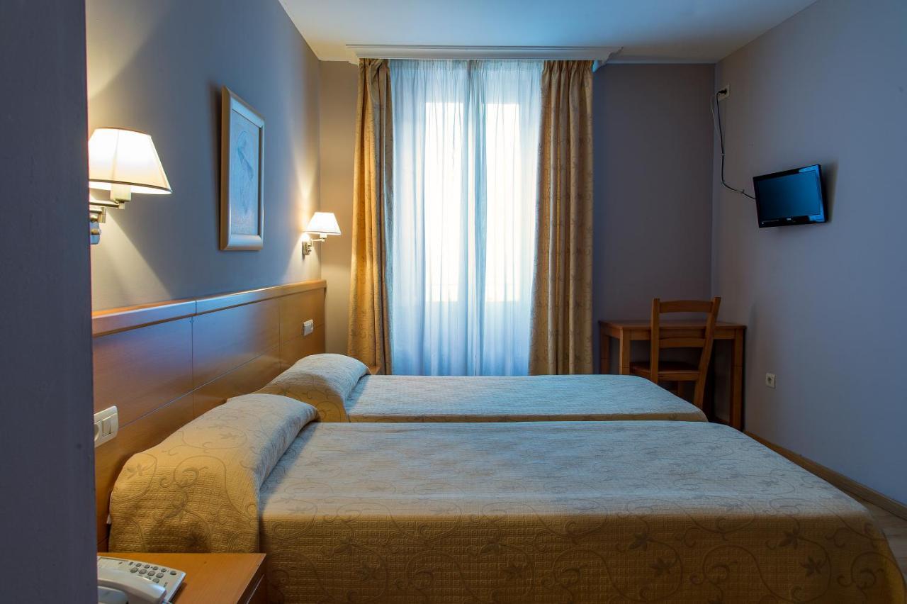 Hotel Castilla Cáceres Exterior photo